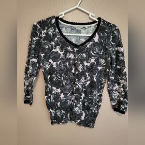 F21 xs Rose pink black button top
